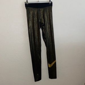 Nike pro capri compressions pants
